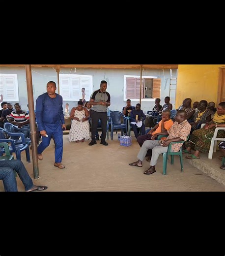 It's not just about winning. I'm not desperate 🙄. Imagine there are 275 influential and resourceful independent candidates contesting in the next election. Won't that put pressure on incumbent MPs to fulfil the promises they made to the people? Me, adey sell pressure at an affordable rate. Wo bɛ tɔ by force!! 💪🏿✊🏿 2024, Gomoa Central bɛ yɛ dɛ 4kn 👍🏿 #halfmanhalfbosom😃 #HalfManHalfAmazing #kwameputin💪🏿 #GomoaCentral | A Plus