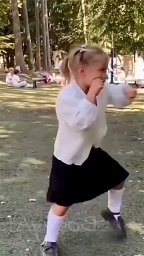 A phenomenon never before seen in the history of women’s boxing – and that is the Ukrainian Kira Makogoneko. She is still young, yet she effortlessly defeats opponents, both women and men.