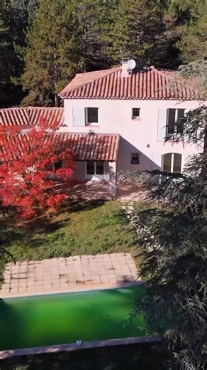 Alexandra Jepsen - John Taylor Aix-en-Provence on Instagram: "À VENDRE À PUYRICARD 🤩 Une maison de 175m2 avec un potentiel de dingue ! Possibilité d’extension avec permis de construire, un grand terrain arboré, bref, cette maison mérite une visite ! Prix : 1.312.000 € 📮ajepsen@john-taylor.com ☎️+33 (0)6 36 47 23 50 . . #aixenprovence #aixmaville #forsale"