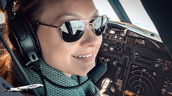Boeing 737-800 cockpit takeoff view 😮