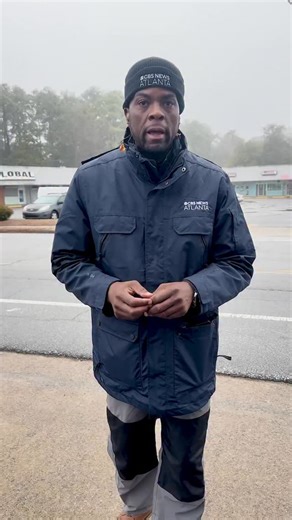 Down power lines were seen in DeKalb County as the winter storm moves through Georgia. ❄️ | CBS Atlanta