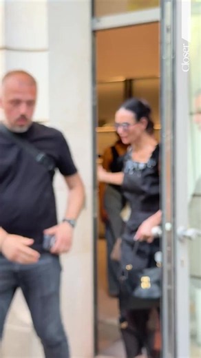 ✨🖤 Demi Moore aperçue à la sortie des fittings Balenciaga à Paris Demi Moore a été photographiée à la sortie des fittings Balenciaga, en pleine Fashion Week Haute Couture de Paris. L'actrice américaine, toujours aussi élégante, a attiré tous les regards avant les prochains défilés de la maison, confirmant une nouvelle fois son statut d'icône de mode. #Closer #Bestimage #DemiMoore #Balenciaga #FashionWeek 🖤📸