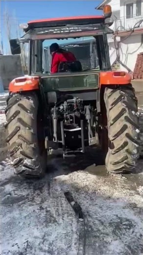 Big tractor🚜 working hard in snow