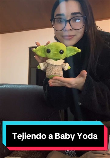 Tejiendo a Baby Yoda en un día 🕷️☀️. Patrón de Crocheniacs en Etsy https://www.etsy.com/es/listing/1368408501/patron-amigurumi-bebe-alien-patron-de?ref=yr_purchases. #crochet #crochettiktok #crochetersoftiktok #amigurumi #babyyoda #starwars #starwarsfan #starwarstiktok #yoda #babyyodacrochet