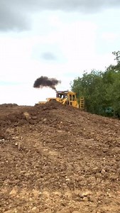163K views · 5.5K reactions | Cat® D9G showing us how it’s done with old-school pushing power. RPA Media took this video at the Link Club event near Sibbertoft last month. #Caterpillar #CatD9G #OldSchool #YellowIron #LinkClub #Dozer #FinningUKIreland | Finning UK and Ireland | Facebook