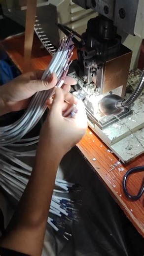 LED power cable with manual crimping terminals