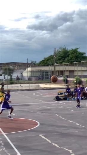 Yardie Sports on Instagram: "A cushion was being built by the home team but the visitors came storming back. Kingston College 32-31 Excelsior High……4th quarter @kingstoncollegeja @fortisroundup @xlcr_basketball_offical @kc.basketball.team"