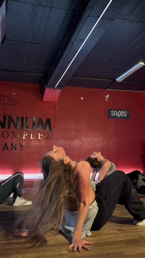 Tate McRae's Catchy Wrist Twist Dance Moves