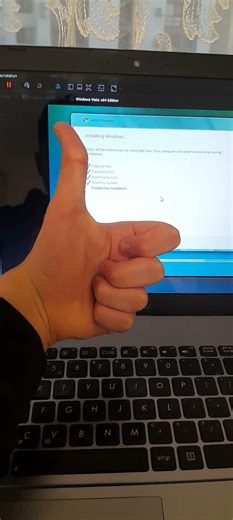 instalez windows vista. yayyy. ‪@Mariusbossul67‬