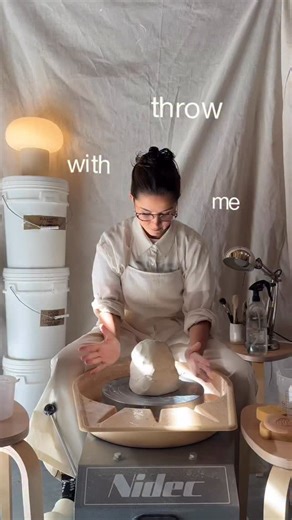 Quick session at the wheel (admittedly this was recorded a while back!!) and I’m overdue for another session- so that I can try out my new batt system from @hartleyandnoble soon. These bats used in the video were a budget buy from Amazon, and warped after 1 use. I’ve heard wonderful things about Hartley and Nobles system so looking forward to trying next time I throw! 🍶 | Annabel Scanlen