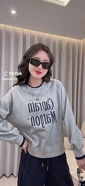 #솜사탕옷가게 #맨투맨 가격:15800 프로필링크에서 구매가능합니다. Jimo xiuxiugongchang