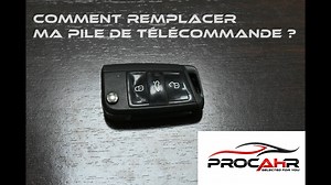Vous êtes propriétaire d'une Volkswagen, Seat ou Skoda et votre télécommande ne fonctionne plus ou votre véhicule vous affiche simplement que la pile est faible ? On vous explique, en moins d'1 minute, comment remplacer votre pile. Valable pour les modèles suivants : - VW Polo ; Golf ; T-Roc ; T-Cross ; Tiguan ; Touran ; Sharan ; Caddy ; Transporter ; UP! ; CC ; Touareg ; Beetle ; Eos ; Jetta - Skoda Fabia ; Rapid ; Octavia ; Superb ; Kodiaq ; Karoq ; Kamiq - Seat Leon ; Ibiza ; Altea ; Ateca ; 