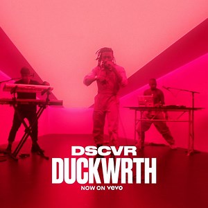 Le performance live del rapper di LA DUCKWRTH sono una scarica di adrenalina! Guardate questa speciale versione live di "Fall Back" per #VevoDSCVR ⚡️ → https://www.youtube.com/watch?v=42hFLXiuXbQ&index=1&list=PLfpWqf0Dq32_TKg_1KBTEEHS85Jd3bez8 | Vevo | Facebook