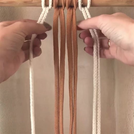 61K views · 794 reactions | !Trenza de Macramé! #macrametutorial #makrame #macrame #nudos #tejidos #tejidoamano #hechoamano #fb #diyprojects #handmade #homedesign #decoration #ideas | Macramé & Arte Creativo | Facebook