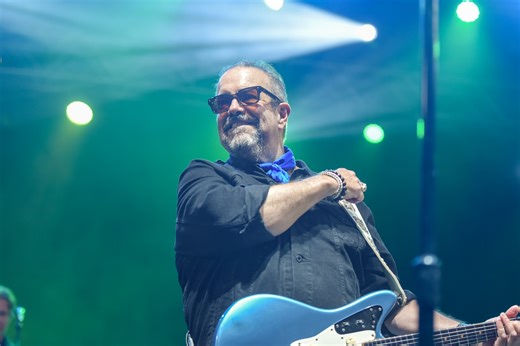 Country music star battling stage 4 cancer. Here’s the latest