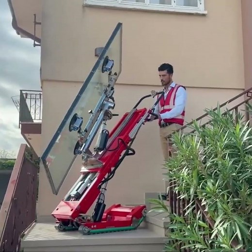1st-floor glass installation via stairs with Skipper GL