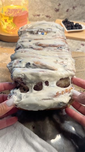 blueberry pull apart bread 🤍 #blueberry #pullapartbread #recipe #baking