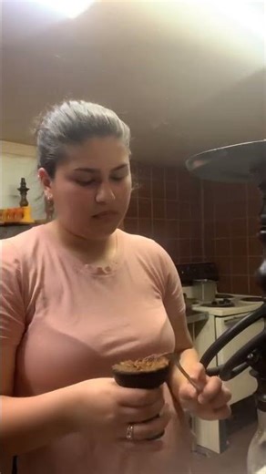 Hookah Preparation: Creating a White Peach and Mint Shisha Blend#hookah #shisha