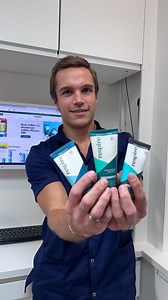 UN RETOUR D'EXPERT SUR NOS DENTIFRICES EXPERTS 🦷 Après la sortie de nos dentifrices naturels experts Fraicheur Intense et Blancheur Naturelle, on a voulu avoir un avis... d'expert 👀 On a donc envoyé nos nouveaux dentifrices naturels experts au docteur @doctordavidcoiffier pour avoir ses retours, et on est allés lui poser nos questions dans son cabinet ! 🦷 Alors qu'a-t-il pensé de nos dentifrices ? Et d'ailleurs ça a des caries les dentistes ? 🧐 Retrouvez nos deux nouveaux dentifrices naturel