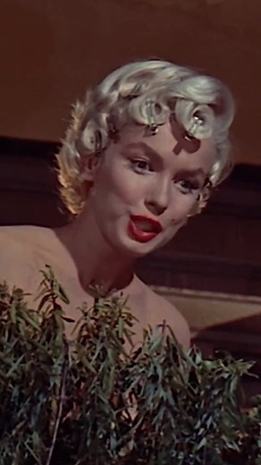 Marilyn Monroe Pincurls in 'The Seven Year Itch' Tribute