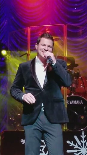 98 Degrees *CHESTNUTS ROASTING ON AN OPEN FIRE* Filmore 12/6/18