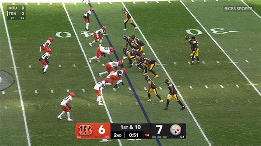 Can't-Miss Play: Darnell Washington shows off the strength with stiff arm on 31-yard catch and run