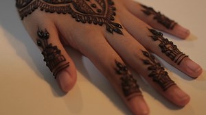 123K views · 1.2K reactions | The art of henna has become increasingly popular outside the Indian culture. Used primarily as a natural dye, henna also has many healing properties. | Walkabout Asia | Facebook