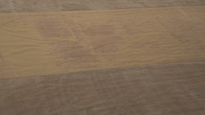 🇦🇷 Historia de la primera bandera argentina Cuenta la historia que Belgrano propuso crear una escarapela nacional, para que el ejército tuviera una insignia en común, y fue el Triunvirato quien aprobó la idea: "Sea la escarapela nacional de las Provincias Unidas del Río de la Plata, de color blanco y azul celeste". De esta manera, allá por 1812, Belgrano diseñó una bandera con los mismos colores, usada por primera vez en la ciudad de Rosario, a orillas del río Paraná, donde el ejército tomó ju