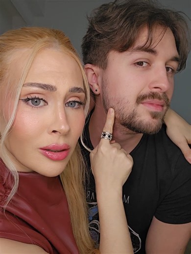 ¿Te pasa igual?💗 El gloss más cómodo que he probado porque no transfiere el color y es de @SHEGLAM #SHEGLAM #SHEGLAMLipgloss #Glasslockairgloss #SHEGLAMpartner