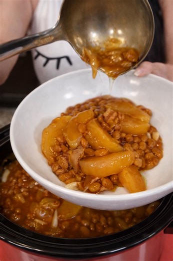 Sweet and savory baked beans twist