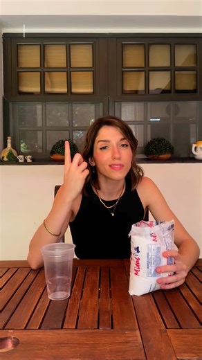 1.6K views · 17 reactions | In this video, I’ll review popular acai bowls that are often marketed as healthy options. While they may seem nutritious, many are packed with hidden sugars, additives, and high-calorie toppings like granola, honey, or sweetened coconut flakes. | Simple App | Facebook