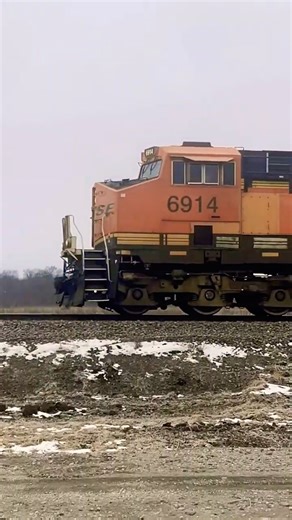 Got a special horn salute from a conductor in a triple engine #bnsf while #railfanning #trainsalute
