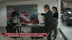 6.9M views · 49K reactions | Cliente compra carro e não consegue transferir documento para o seu nome. A Patrulha do Consumidor foi chamada e, assim que Celso Russomanno chegou à loja, o clima ficou tenso. Veja! • Acompanhe a programação da Record TV 24h por dia e as íntegras de todos os programas pelo celular, tablet ou computador no PlayPlus. Acesse: PlayPlus.com | Cidade Alerta | Facebook