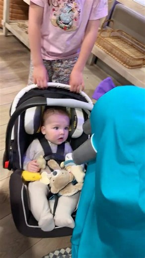 LOOK OUT ENZO... wait he's not scared of Rainbow Ghosts?!