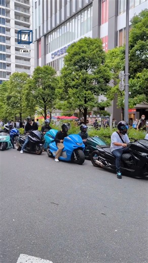 These are like the limos of motorbikes! 😲🏍️ | UNILAD Tech