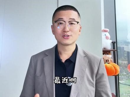 AIReadyData，数据语义、数据血缘、数据新鲜度… 很多人还在用上一个时代的标准看今天的数据架构，但 AI 应用真正考验的，早就不只是“能不能把数据存起来”，而是数据能不能被稳定理解、稳定调用、稳定追溯。当前业内对 AI-ready data 的关注重点，也确实已经从集中存储，转向语义一致性、治理能力、元数据完整性和数据新鲜度这些更底层的能力了。 所以问题不在于湖仓有没有价值，而在于它还能