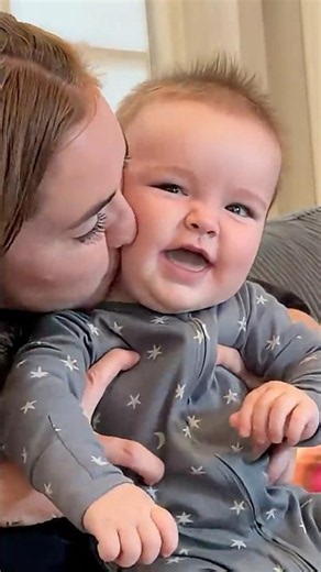 Enzo can't stop laughing!! the cutest baby giggles playing with Mom ❤️