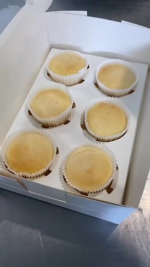 TIGGA MAC IS BACK! 🥳🥳 #cakedecorating #okiedokie #caketok #yum #cupcakes #rainbow #cakedecorator #piping #buttercream | Tigga Mac