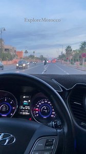 🌵 Tour de 3 días de Marrakech a Merzouga – Desierto del Sahara 🌅Día 1: Marrakech – Ait Ben Haddou – Gargantas del DadesSalimos temprano desde Marrakech cruzando las montañas del Alto Atlas. Visitamos la famosa kasbah de Ait Ben Haddou, patrimonio de la UNESCO, antes de continuar hacia el valle del Dades, donde pasamos la noche en un acogedor riad entre montañas.Día 2: Gargantas del Dades – Todra – Merzouga (Noche en el desierto)Después del desayuno, exploramos las impresionantes Gargantas del 