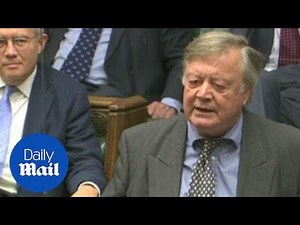 Philip Hammond & Ken Clarke clash at EU referendum debate - Daily Mail
