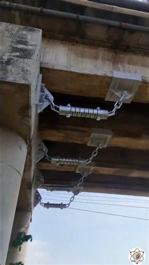 Seismic buffer chains