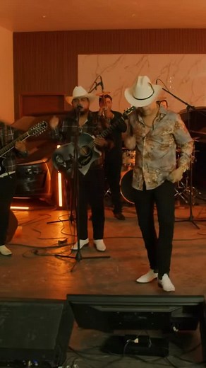 Popurrí de cumbias invasores❤️ Ya disponible🎥 #jovannycadena #regionalmexicano #reels #viral #jovannycadenaysuestiloprivado #musica #viralvideos #music #envivo #popurri #cumbia #invasores | Jovanny Cadena y Su Estilo Privado