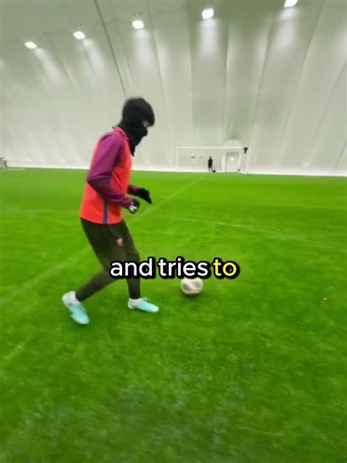 One of the craziest trick shots ever🤯