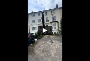 Fab 2 bed flat close to East Croydon Station