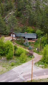 Bear & Boulder | Drake, Colorado 📅 November 9–15, 2025 ✨ A rustic mountain retreat perfectly situated between Loveland and Estes Park. 🌿 Perfect for a peaceful escape — explore Rocky Mountain National Park, enjoy scenic trails, and experience thrilling outdoor adventures like the Mustang Mountain Coaster. 🏡 Whether you’re hiking, spotting wildlife, or cozying up by the fire, Bear & Boulder offers the ideal blend of adventure and relaxation in the Rockies. 🔹 #DrakeColorado 🔹 #BearAndBoulder 