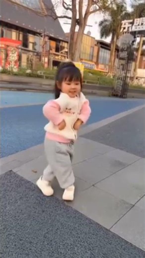 Classic pigeon flight #Breakdance performance @TaoTaoLittleBrother(Wanwan's Little#xinjiangdance