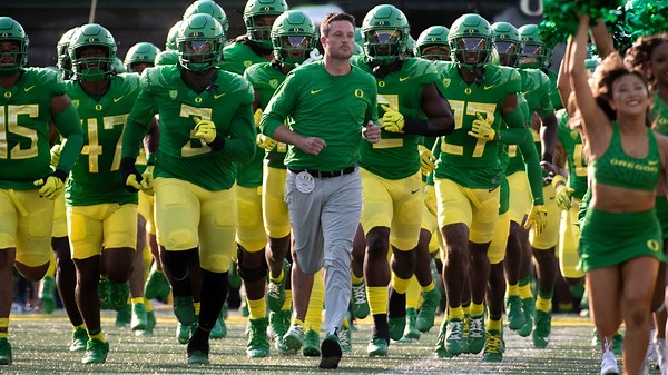 Oregon Ducks mascot takes aim at Deion Sanders before losing his head
