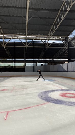 sunny morning #figureskating #kunstschaatsen #fy #vj #fyp #skating #schaatsen #ice #steps