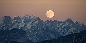 Scientists reveal why there appears to be a man's face in the moon