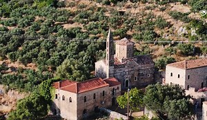 Καρδαμύλη: Το πετρόχτιστο στολίδι της Μάνης